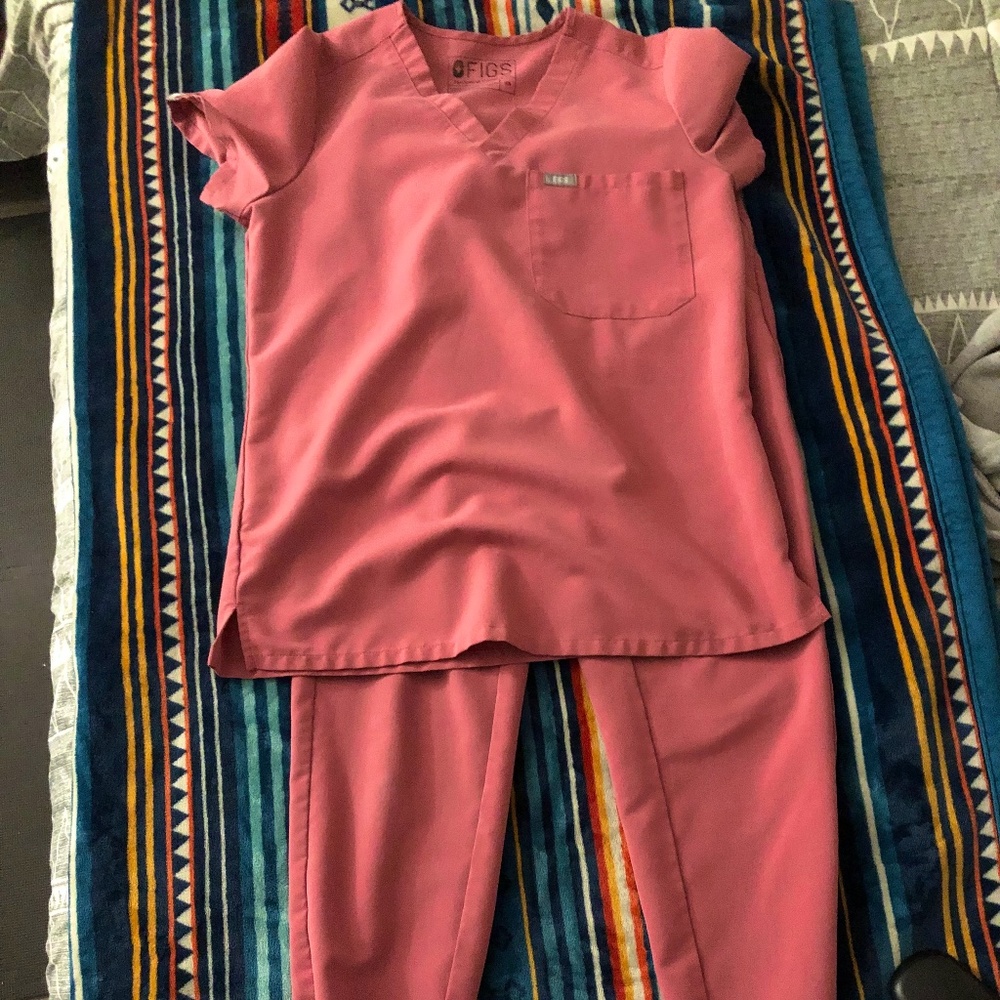 Figs XS Joggers Set- limited edition coral/pink